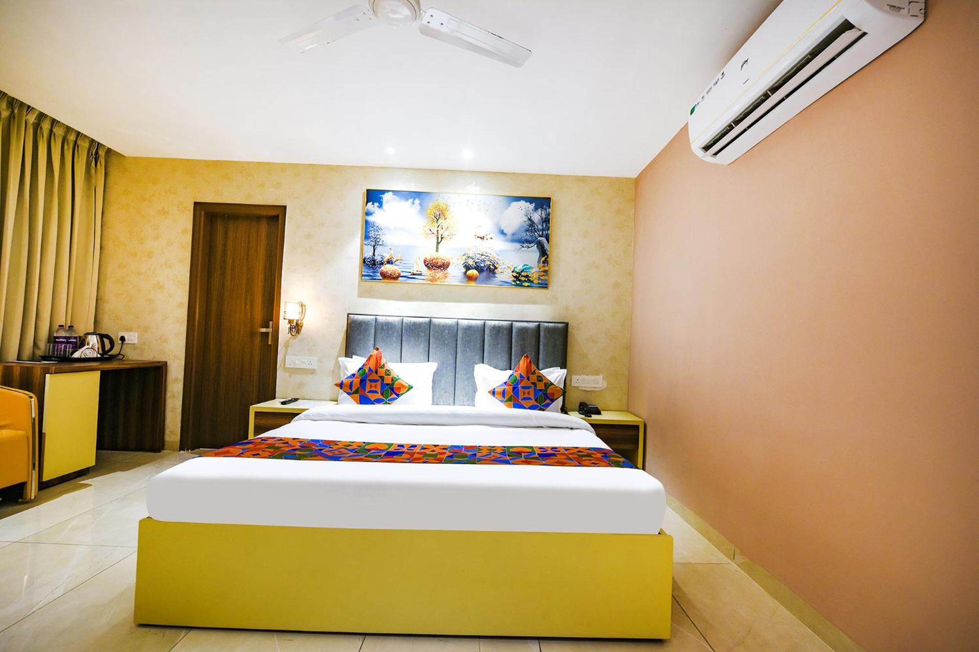 Fabhotel Supreme Suites ลูดิฮานา ภายนอก รูปภาพ