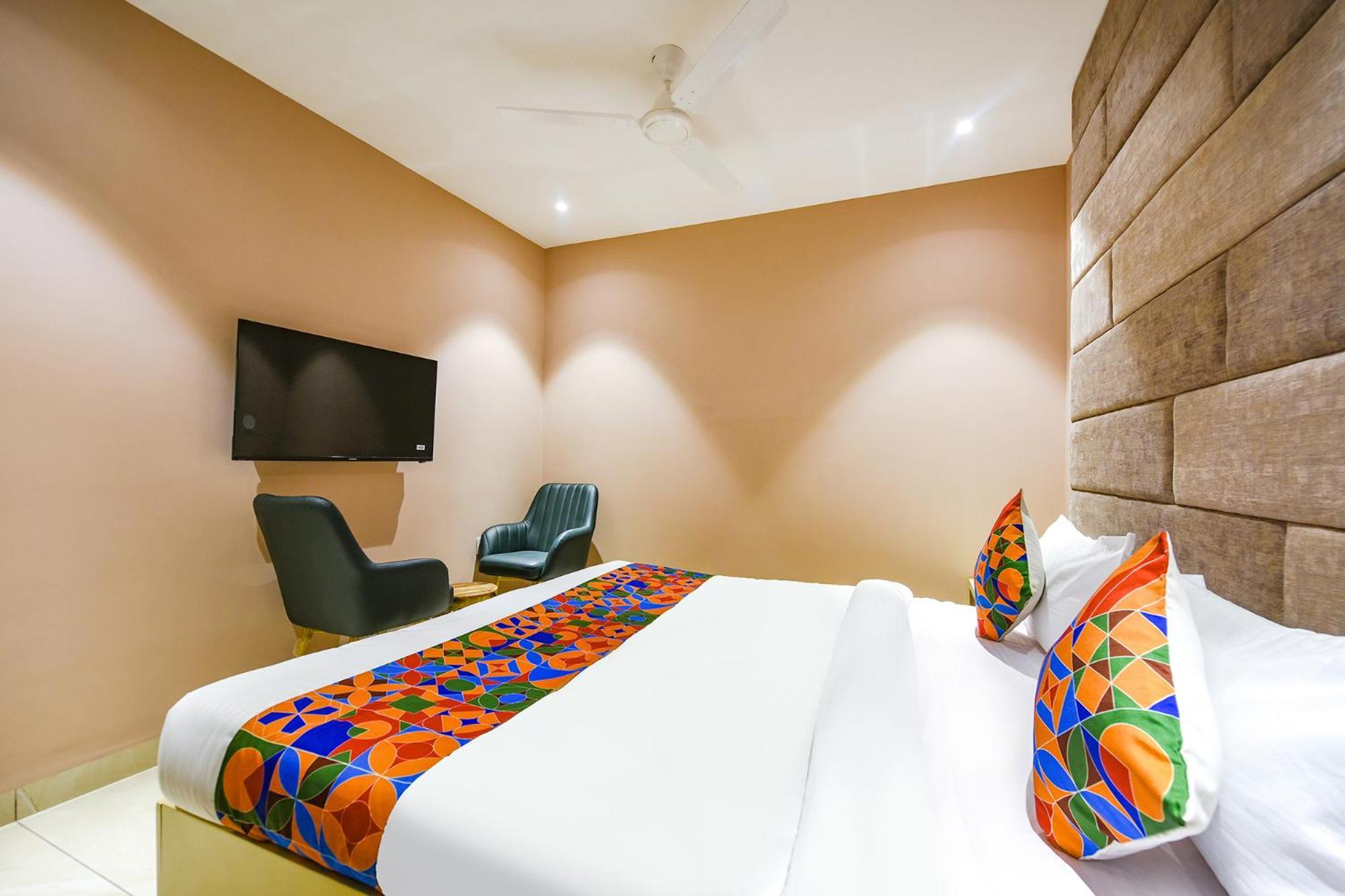 Fabhotel Supreme Suites ลูดิฮานา ภายนอก รูปภาพ