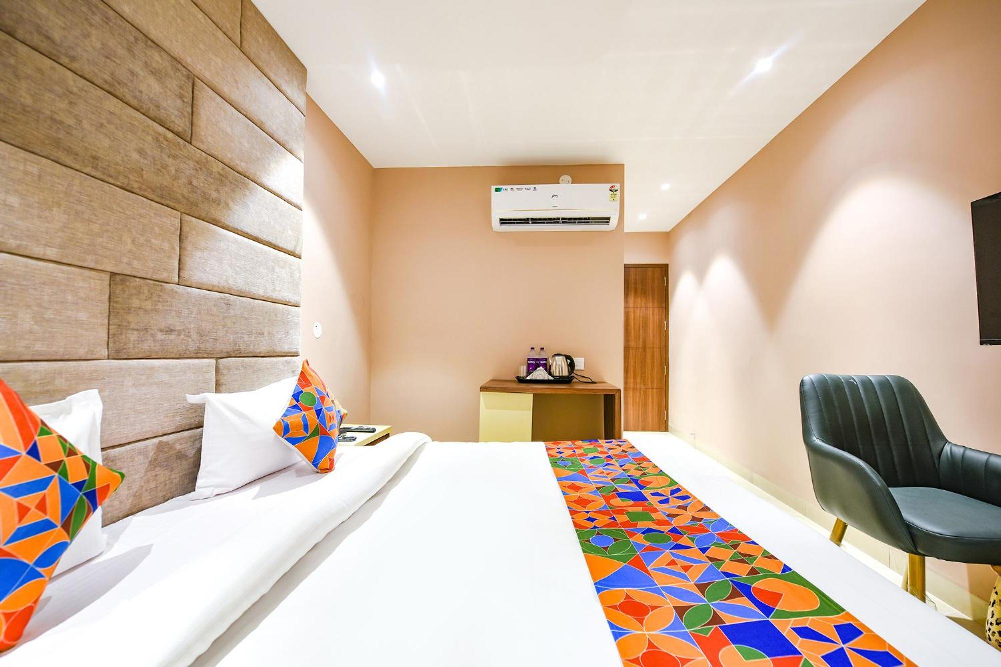 Fabhotel Supreme Suites ลูดิฮานา ภายนอก รูปภาพ
