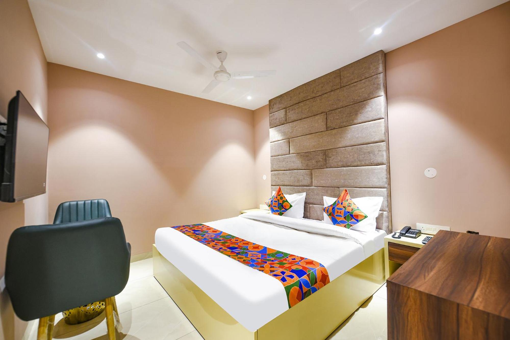 Fabhotel Supreme Suites ลูดิฮานา ภายนอก รูปภาพ